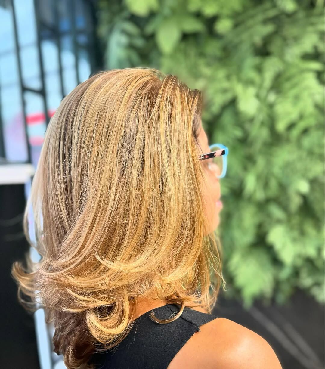 Mechas iluminadas em cabelo médio